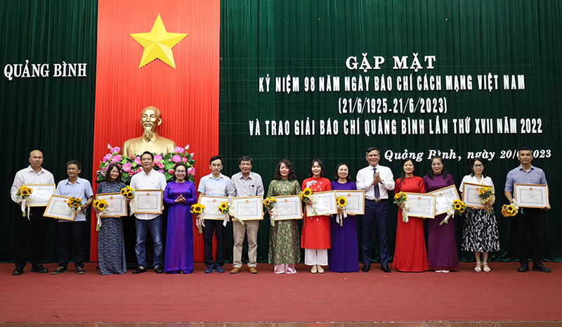Các tác giả, nhóm tác giả đạt giải B.