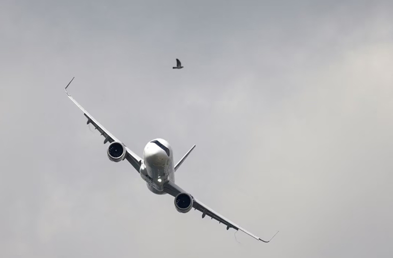 Máy bay Airbus A321 XLR trình diễn tại Triển lãm Hàng không Quốc tế Paris ngày 19/6/2023. Ảnh: Reuters