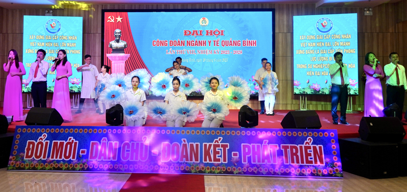 Một tiết mục văn nghệ tại đại hội.