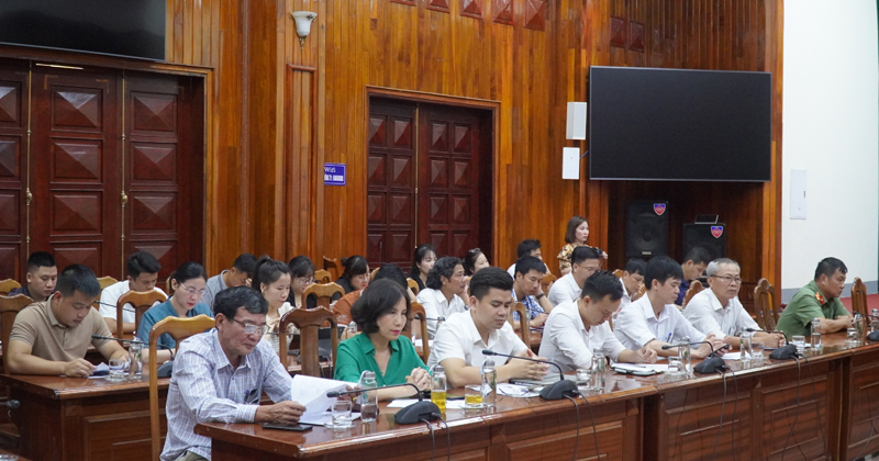Các đại biểu và phóng viên báo chí tham dự buổi họp báo. 