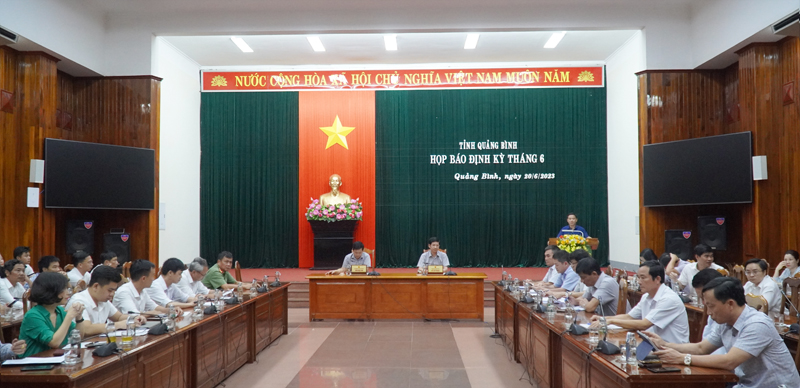 Toàn cảnh buổi họp báo.