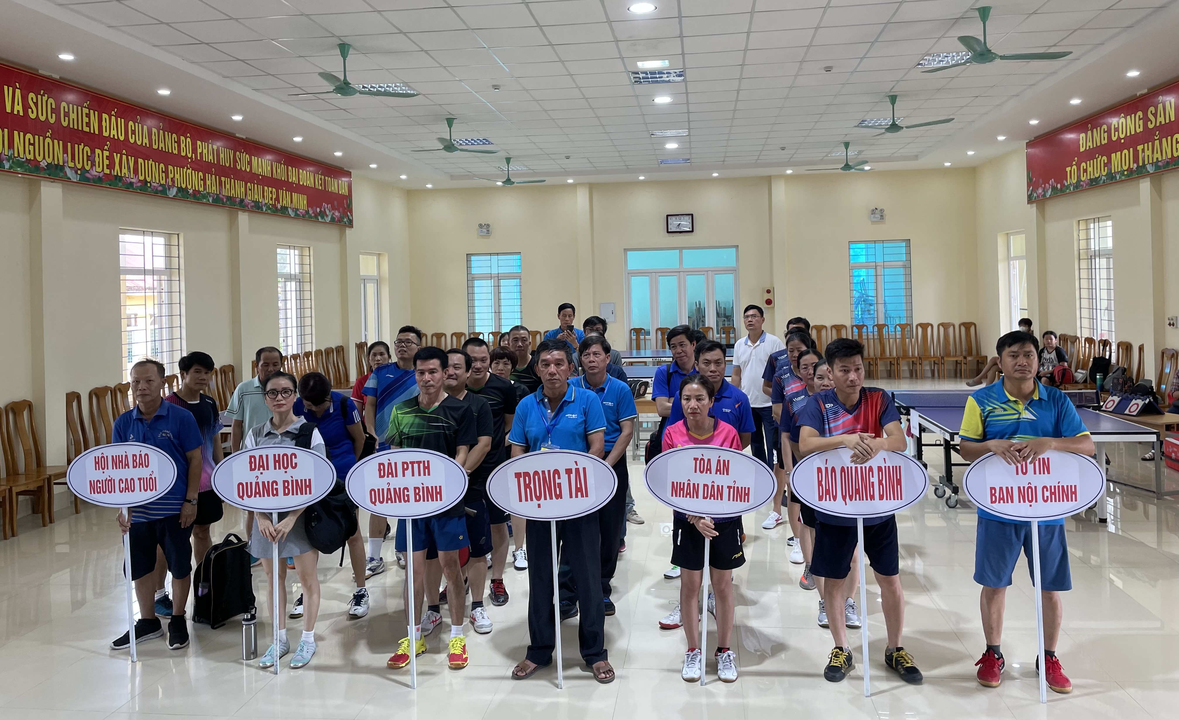 Các vận động viên tham gia giải bóng bàn truyền thống Hội Nhà báo Việt Nam tỉnh lần thứ XXIII, năm 2023.