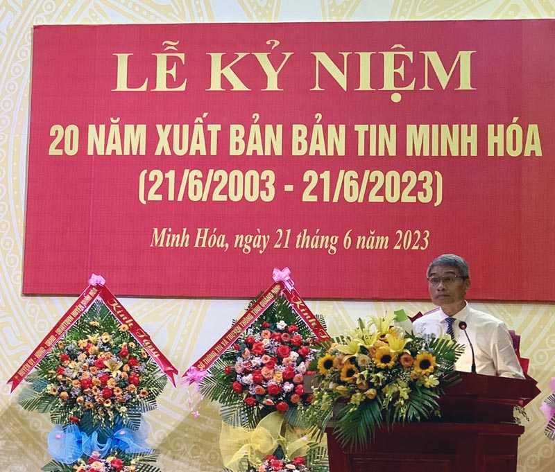 Đồng chí Bùi Anh Tuấn, Tỉnh ủy viên, Bí thư Huyện ủy, Chủ tịch HĐND huyện Minh Hóa dự và phát biểu chỉ đạo tại buổi lễ. 