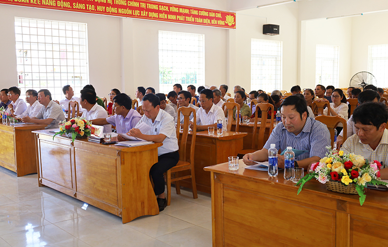 Các đại biểu dự hội nghị.
