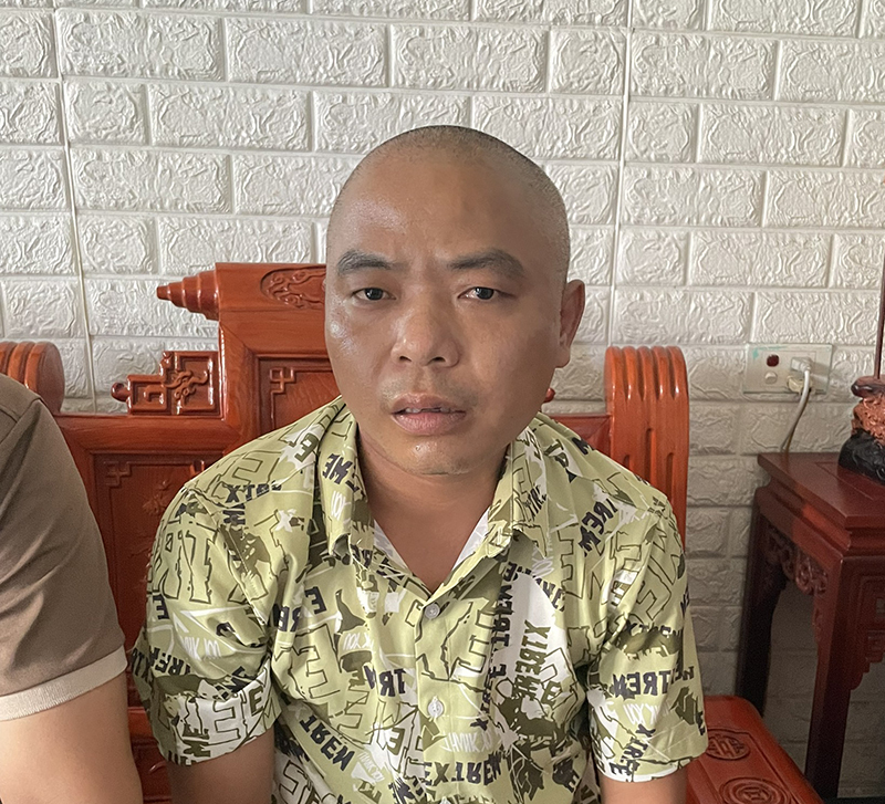 Đối tượng Trần Văn Tình tại cơ quan Công an.