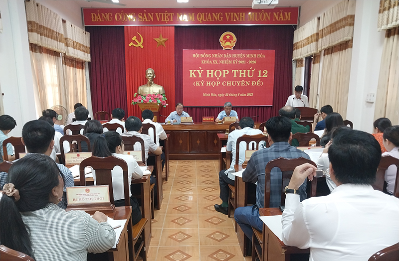 Các đại biểu tham dự kỳ họp.