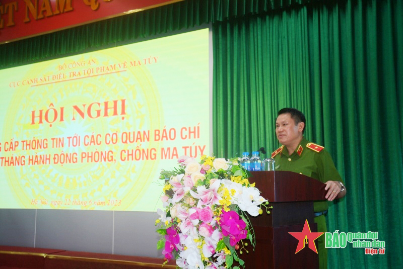   Thiếu tướng Nguyễn Văn Viện phát biểu tại hội nghị.