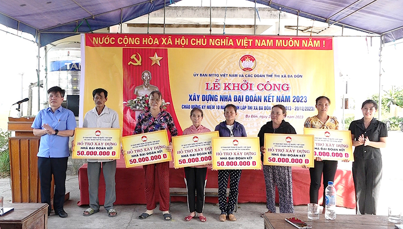 Mỗi gia đình sẽ nhận được 50 triệu đồng hỗ trợ kinh phí làm nhà ở.