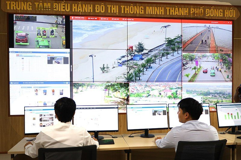 Một trong những thành tựu của Đồng Hới trong thời gian qua là đưa vào vận hành Trung tâm Giám sát, điều hành ĐTTM