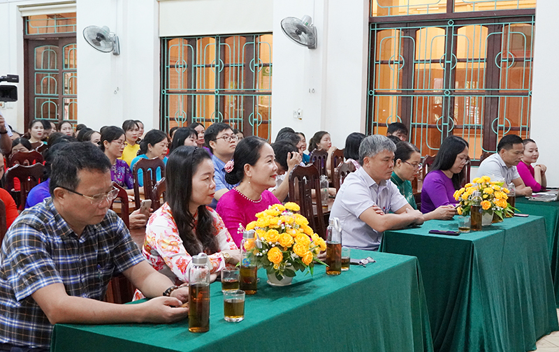 Các đại biểu tham dự tại buổi giao lưu.