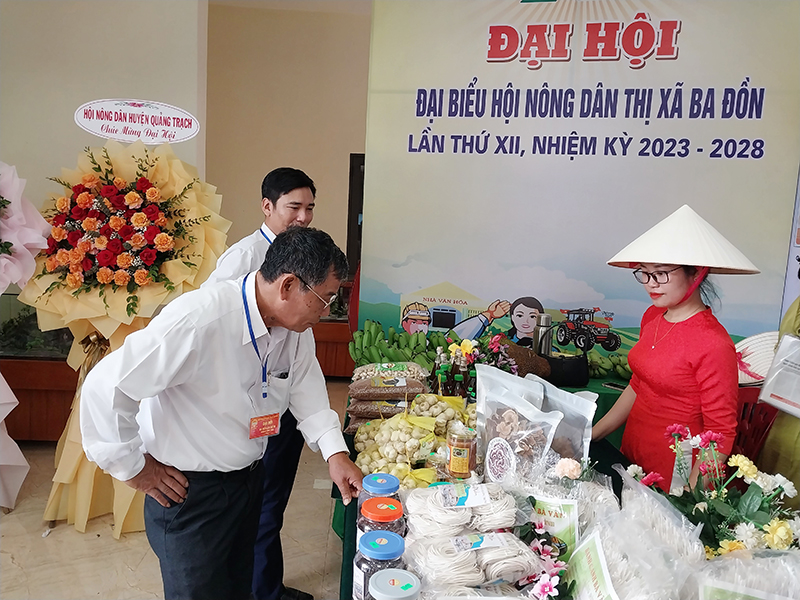 Nhiều sản phẩm nông nghiệp sạch tiêu biểu được trưng bày tại đại hội.