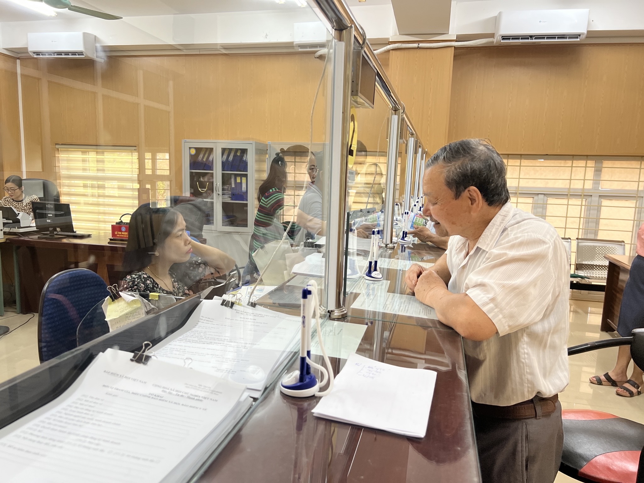 Việc cải cách TTHC tạo thuận lợi, tiết kiệm thời gian, chi phí cho người dân và doanh nghiệp khi tham gia, thụ hưởng các chế độ, chính sách BHXH.