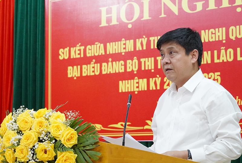 Bí thư Huyện ủy Bố Trạch Lê Công Toán phát biểu tại hội nghị.