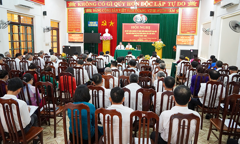 Toàn cảnh hội nghị.