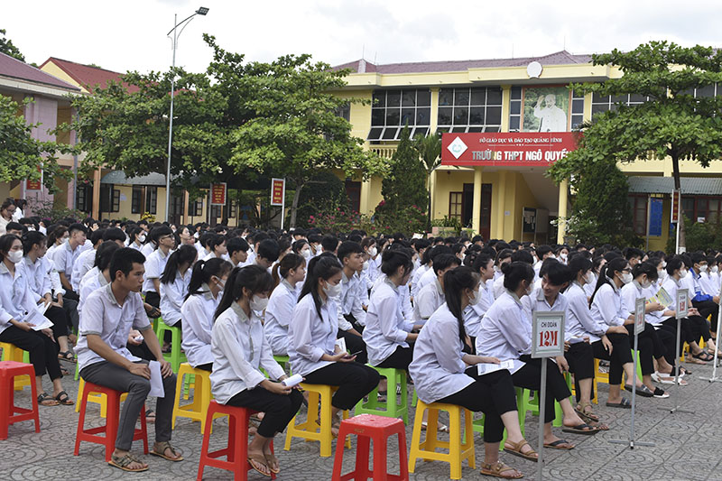 Để kỳ thi diễn ra an toàn, nghiêm túc, trước đó, các trường THPT đều quan tâm đến việc phổ biến quy chế thi cho học sinh lớp 12.