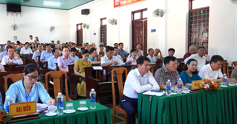 Các đại biểu tham dự buổi TXCT TP. Đồng Hới tại UBND xã Đức Ninh.