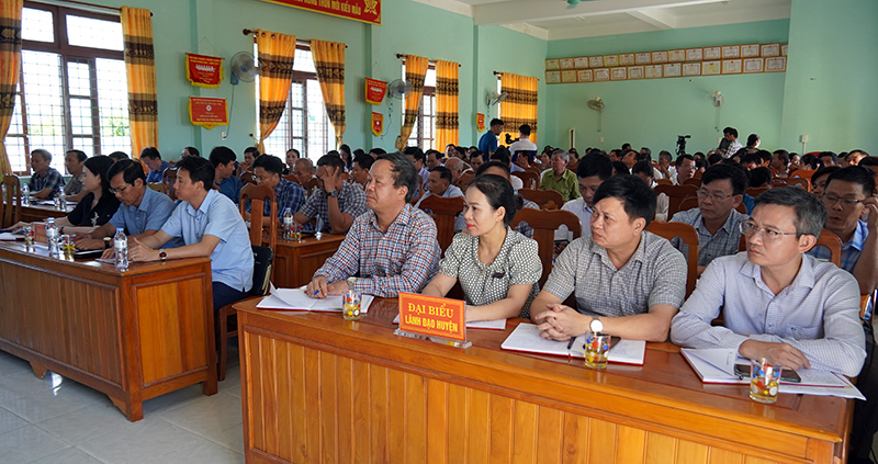Đại diện lãnh đạo các sở, ngành và huyện Tuyên Hóa tham dự buổi tiếp xúc.