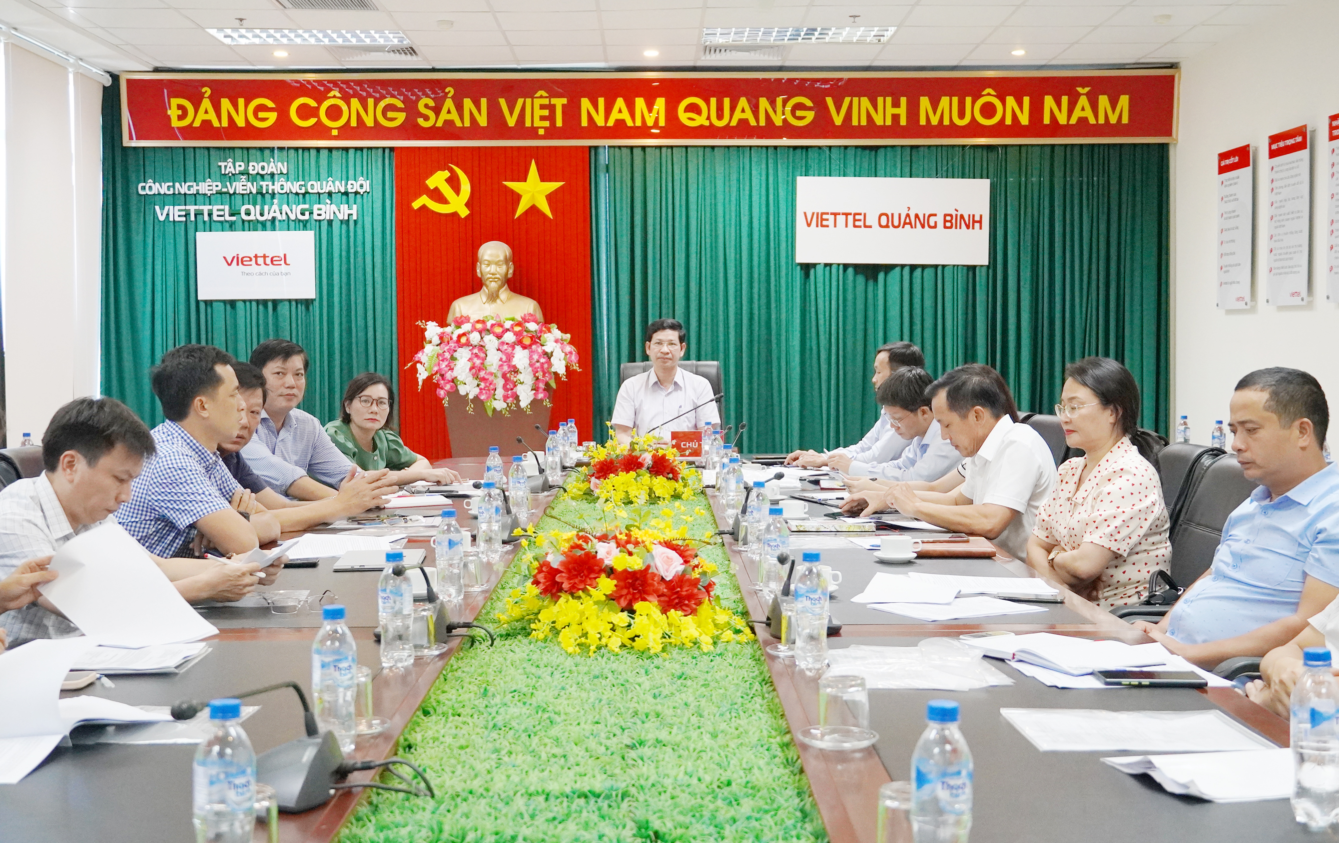Đồng chí Phó Chủ tịch UBND tỉnh Hồ An Phong và đại diện các sở, ngành, địa phương tham dự hội nghị tại điểm cầu Quảng Bình.