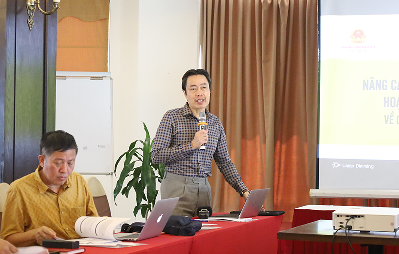 Ông Đặng Hoa Nam, Cục trưởng Cục Trẻ em trao đổi các hoạt động bảo vệ, chăm sóc trẻ em trong thời gian qua. 