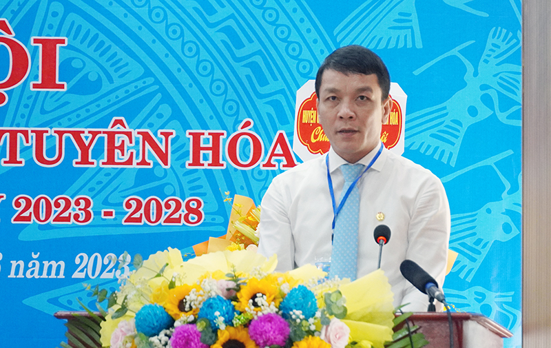 Đồng chí Bí thư Huyện ủy Tuyên Hóa Nguyễn Hoài Nam phát biểu chỉ đạo tại đại hội.