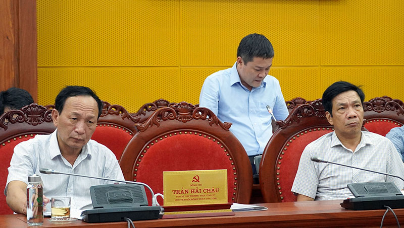 Đồng chí Phó Bí thư Thường trực Tỉnh ủy Trần Hải Châu và đồng chí Phó Chủ tịch Thường trực HĐND tỉnh Nguyễn Công Huấn dự hội nghị