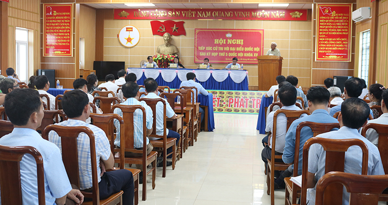  Cử tri huyện Quảng Trạch có nhiều ý kiến liên quan đến công tác quản lý, cấp giấy chứng nhận quyền sử đất trên địa bàn.