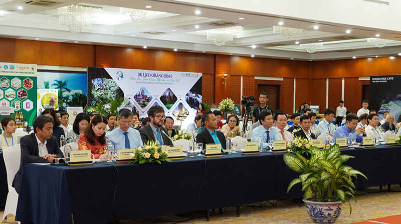Các đại biểu tham dự hội thảo.