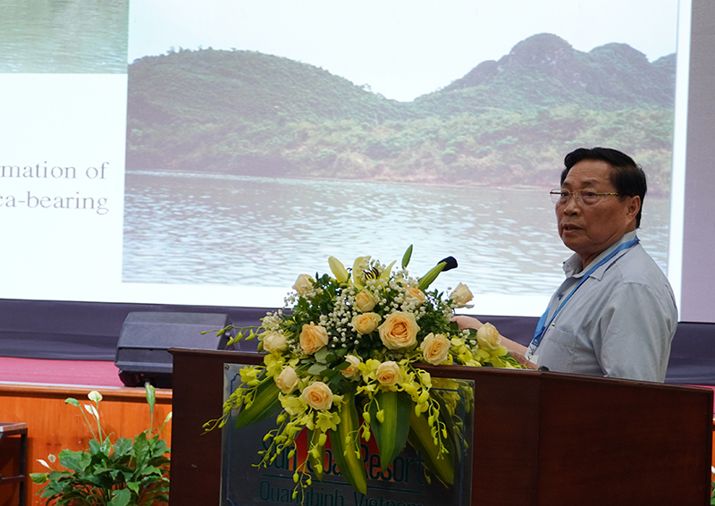 GS. TS Trần Nghi với tham luận llichj sử địa chất hang động và những giá trị di sản tiêu biểu. của VQG PN-KB.