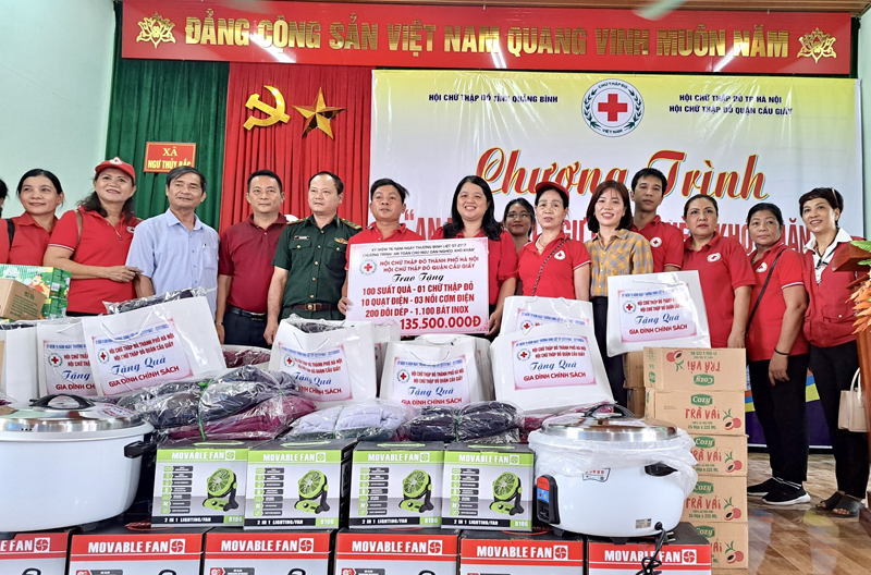Hỗ trợ các gia đình chính sách, ngư dân nghèo huyện Lệ Thủy