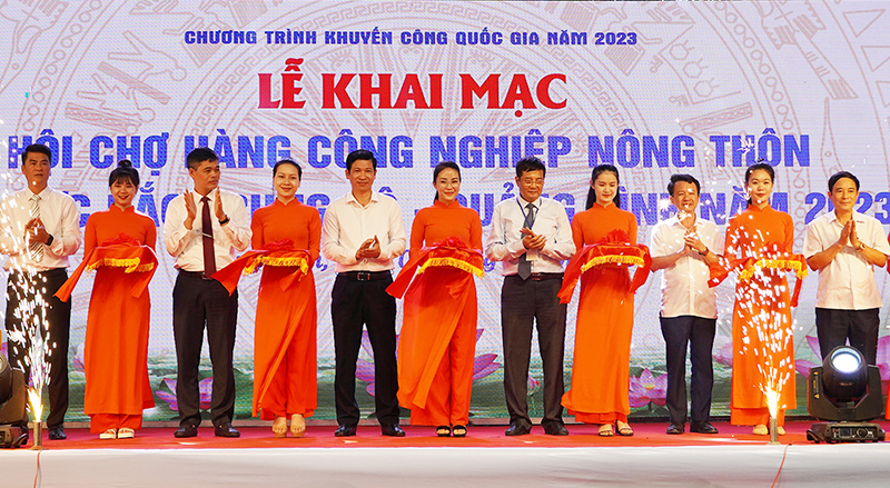 Khai mạc hội chợ hàng công nghiệp nông thôn khu vực Bắc Trung bộ-Quảng Bình năm 2023