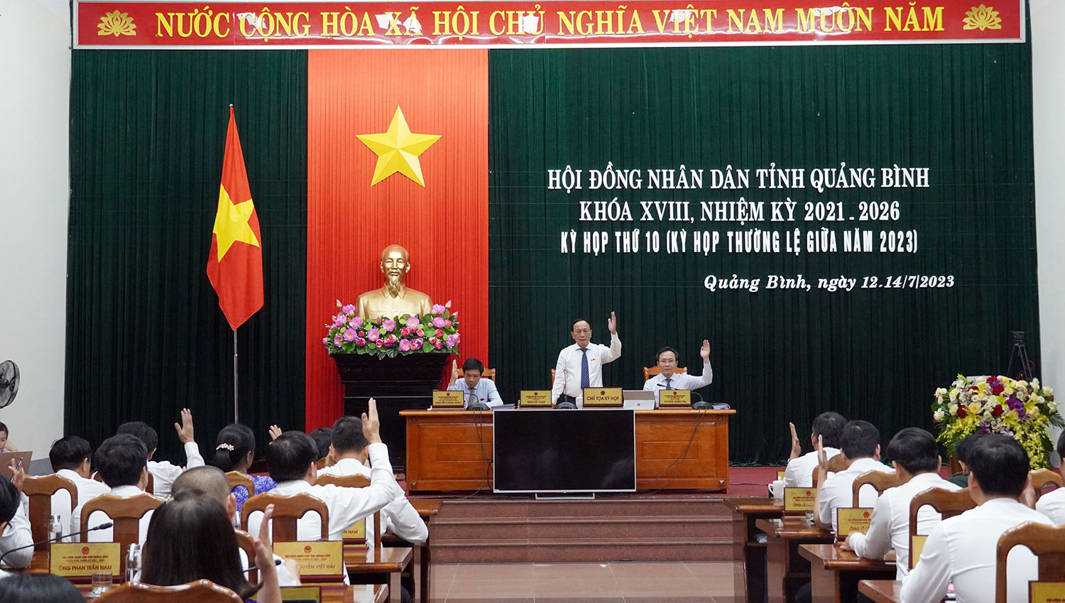 Thảo luận những vấn đề "nóng", cử tri quan tâm