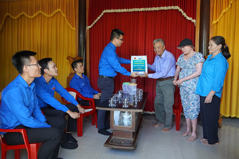 Đoàn Thanh niên BIDV tổ chức nhiều hoạt động về nguồn và an sinh xã hội