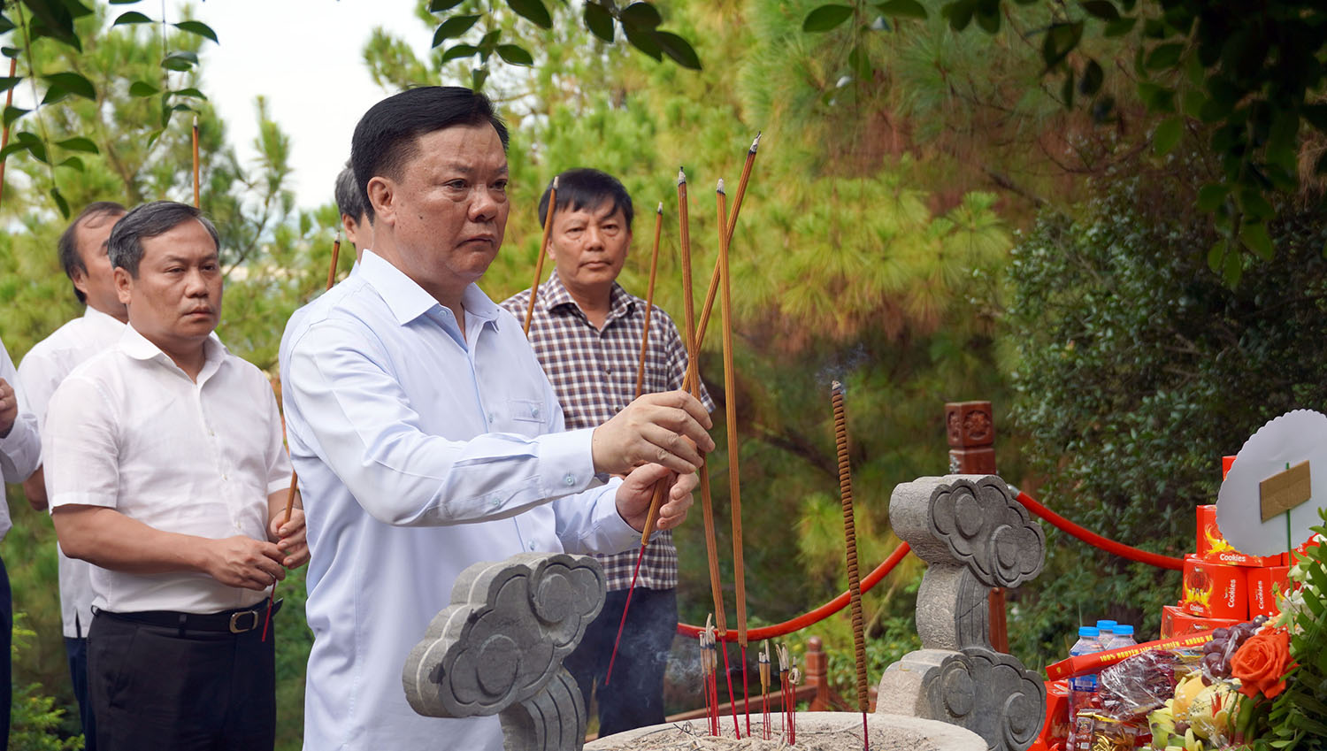 Đồng chí Bí thư Thành ủy Hà Nội viếng mộ Đại tướng Võ Nguyên Giáp
