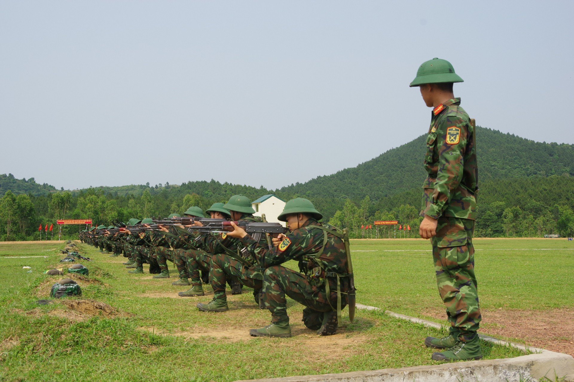 Tiếp tục lãnh đạo thực hiện thắng lợi 3 khâu đột phá