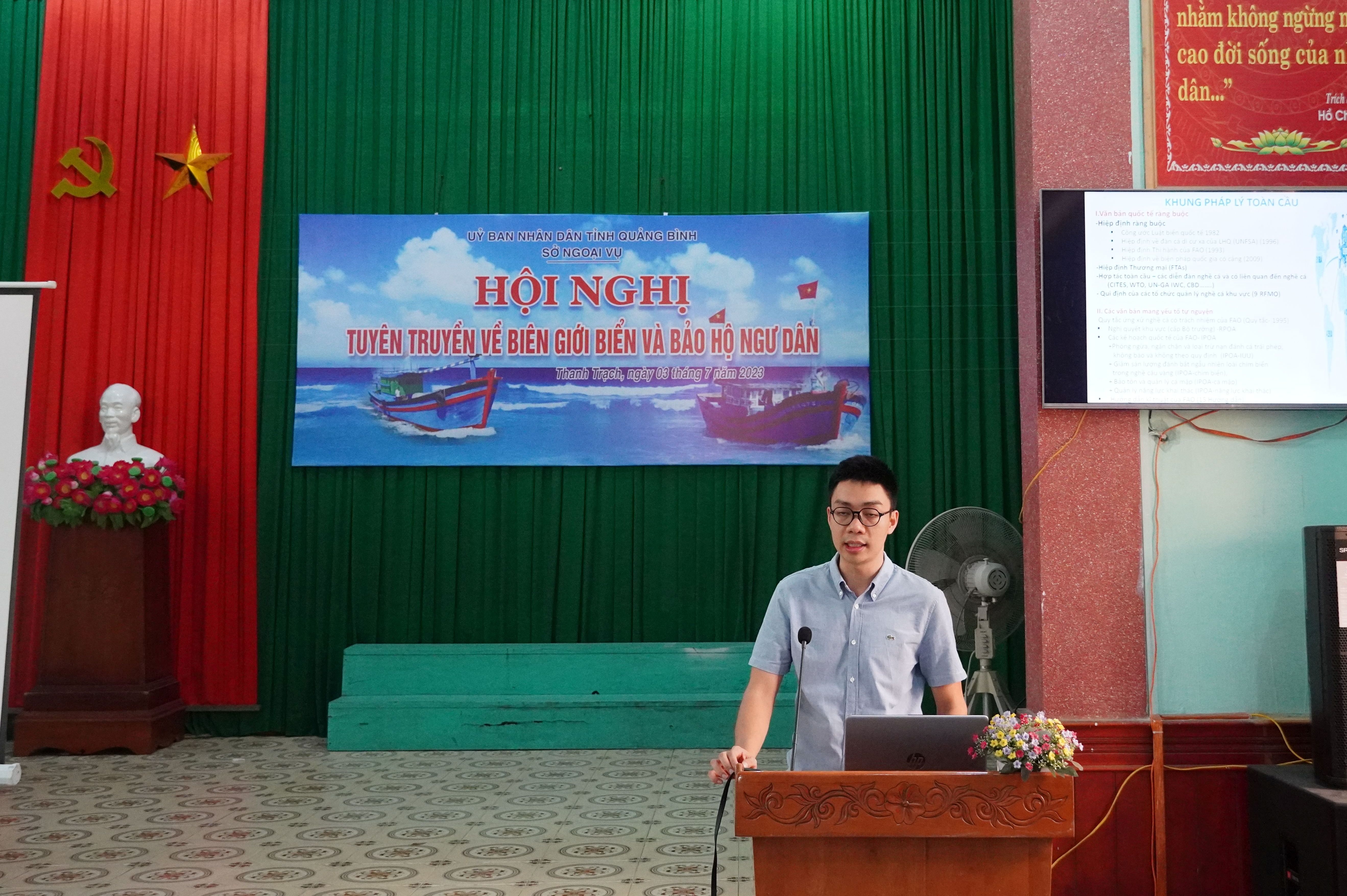 Đại diện Cục Lãnh sự (Bộ Ngoại giao) tuyên truyền về công tác bảo hộ ngư dân.