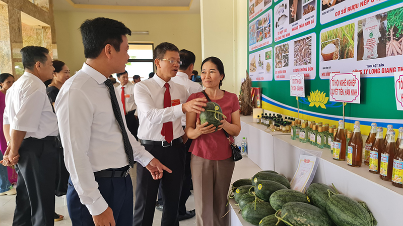 Huyện Quảng Ninh luôn hỗ trợ, khuyến khích doanh nghiệp, nhà sản xuất trên địa bàn tham gia trưng bày giới thiệu sản phẩm.