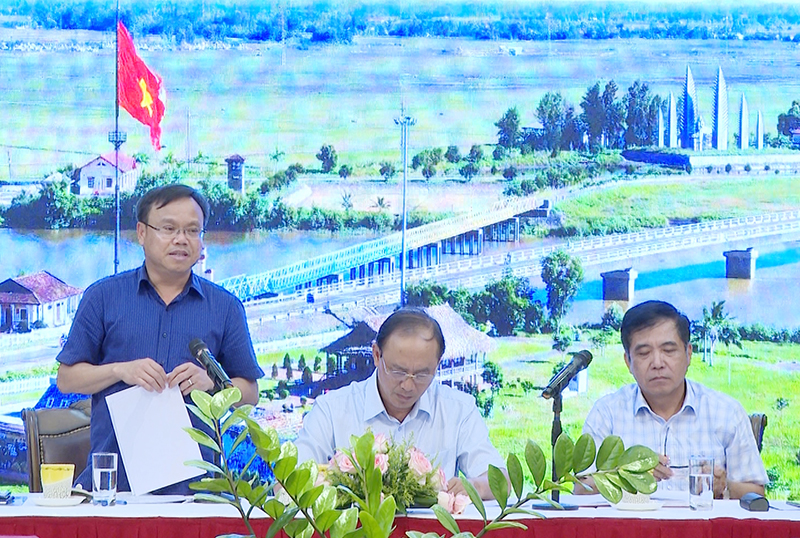 Đồng chí Phó Chủ tịch UBND tỉnh Quảng Trị Lê Đức Tiến phát biểu tại cuộc làm việc.