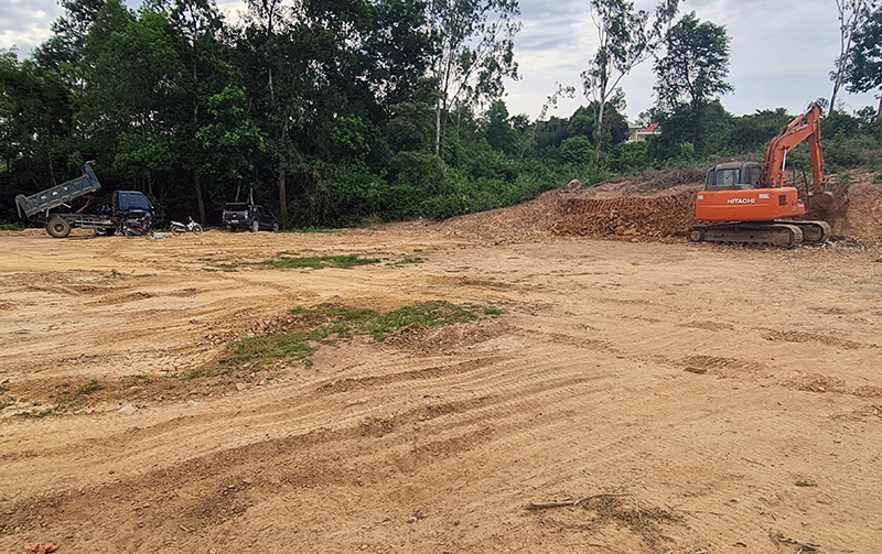 Xã Trường Xuân đang đẩy nhanh tiến độ hoàn thiện sân thể thao trung tâm xã để “đạt” tiêu chí cơ sở vật chất văn hoá.