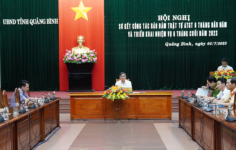 Đồng chí Trần Thắng, Phó bí thư Tỉnh ủy, Chủ tịch UBND tỉnh, Trưởng Ban ATGT tỉnh chủ trì hội nghị.