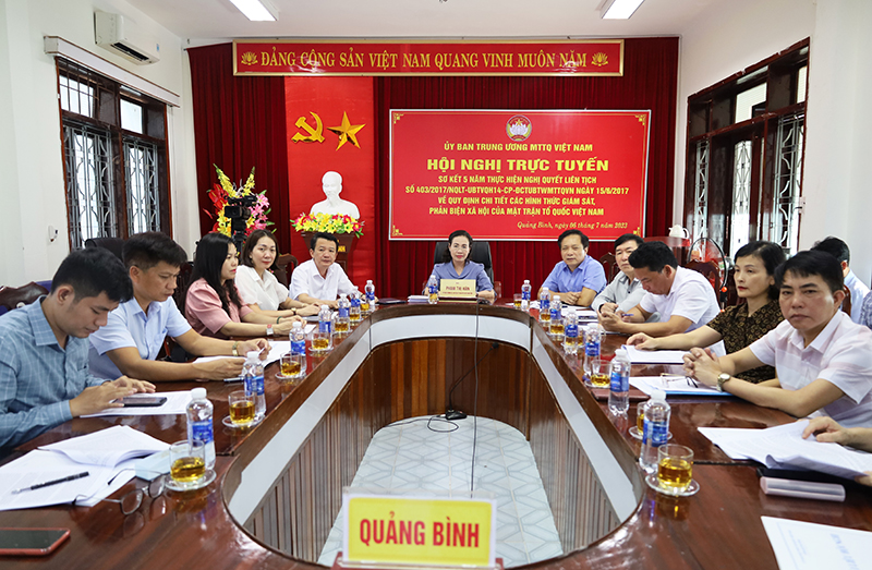  Toàn cảnh hội nghị tại điểm cầu Quảng Bình.