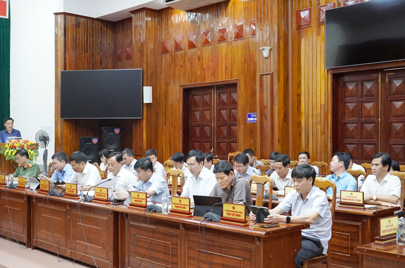 Các đại biểu dự phiên họp.