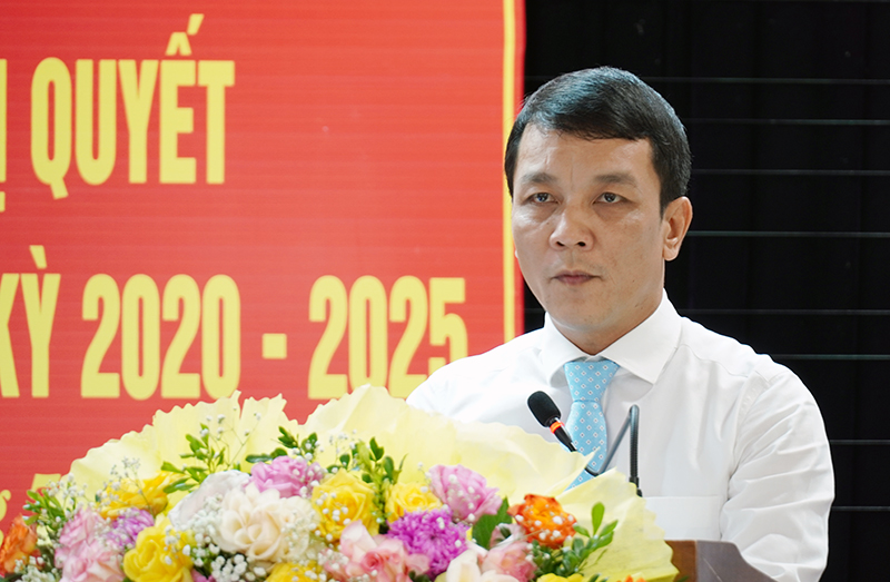 Đồng chí Nguyễn Hoài Nam, Tỉnh ủy viên, Bí thư Huyện ủy Tuyên Hóa kết luận hội nghị.