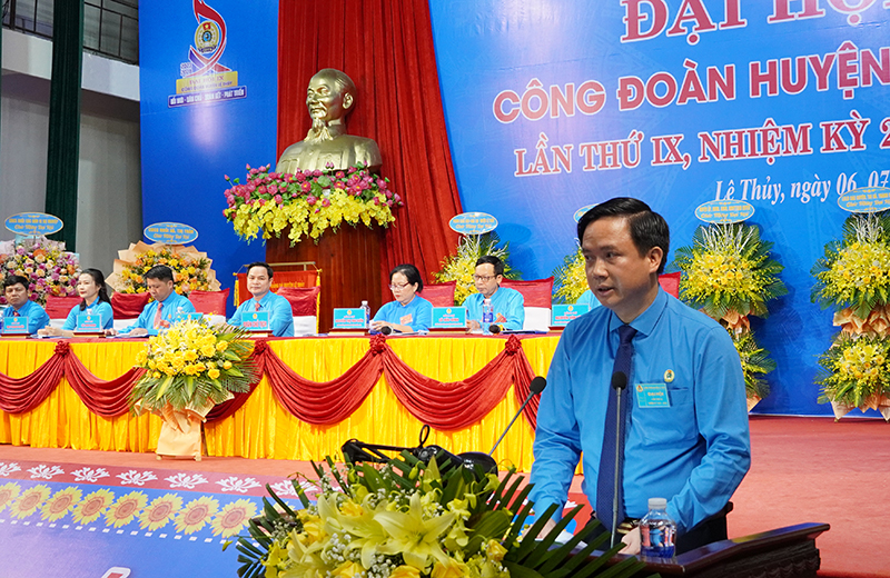 Đồng chí Phạm Tiến Nam, Ủy viên Ban chấp hành Tổng LĐLĐ Việt Nam, Chủ tịch LĐLĐ tỉnh phát biểu chỉ đạo đại hội
