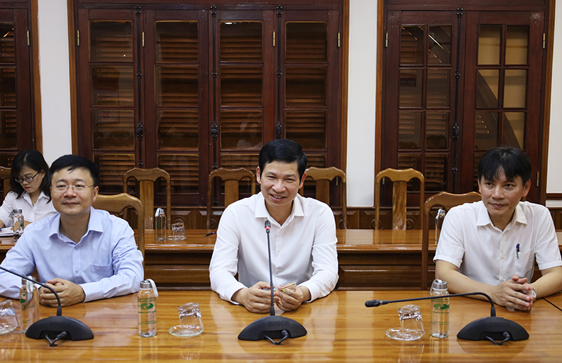 Đồng chí Phó Chủ tịch UBND tỉnh chí Hồ An Phong thông tin về kết quả hợp tác giữa tỉnh Quảng Bình và các tỉnh của nước bạn Lào.