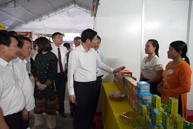 Gian hàng sản phẩm OCOP của tỉnh Quảng Bình được nhiều khách hàng quan tâm.