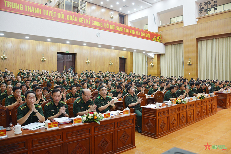 Các đại biểu dự hội nghị sơ kết công tác Biên phòng 6 tháng đầu năm 2023 tại điểm cầu hội trường Bộ tư lệnh Bộ đội Biên phòng.