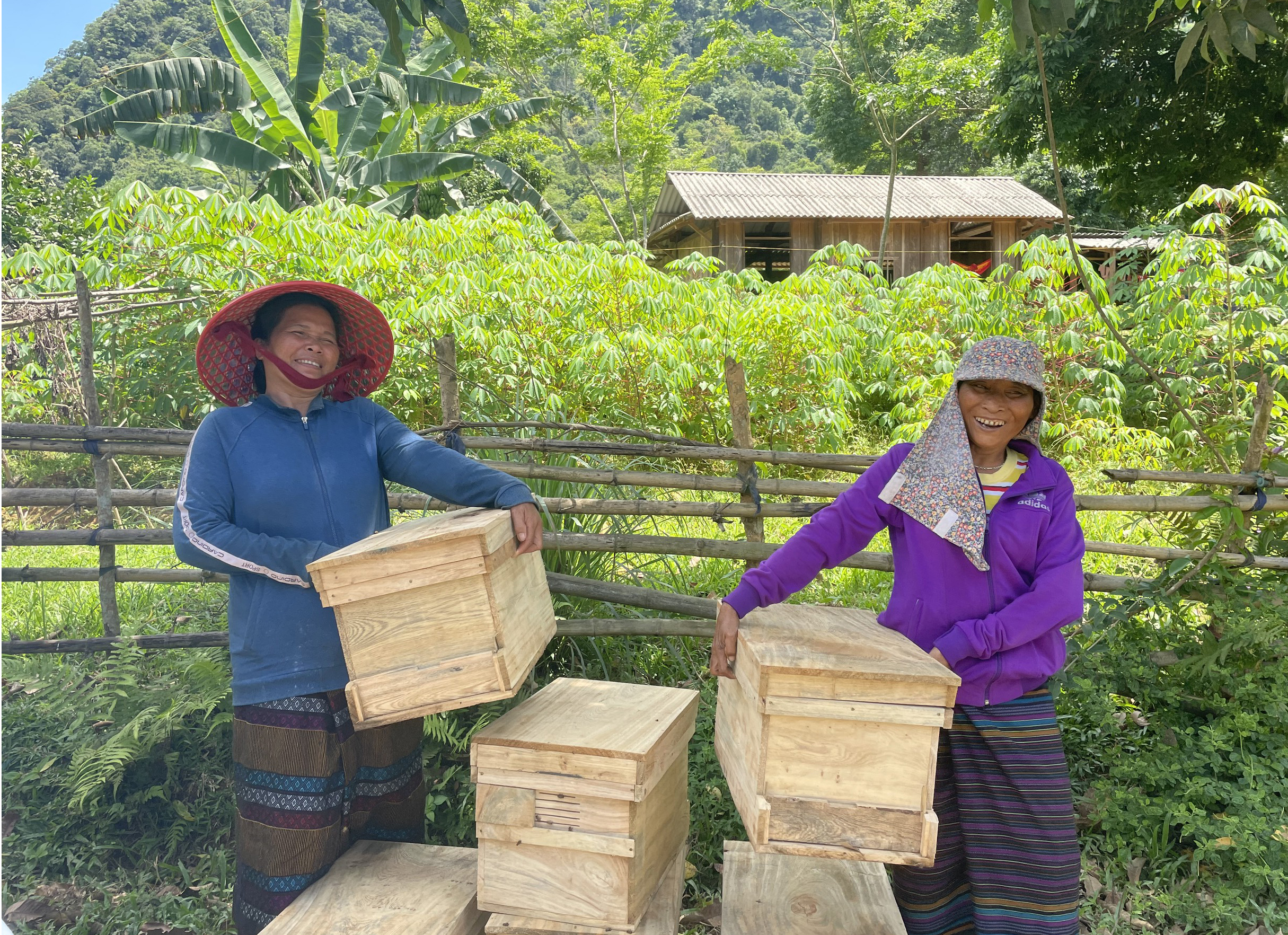 Mô hình nuôi ong lấy mật, trở thành hướng phát triển kinh tế phù hợp trên địa bàn xã miền núi Trường Sơn.