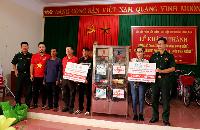 Hỗ trợ tủ thuốc cho tuyến y tế thôn bản