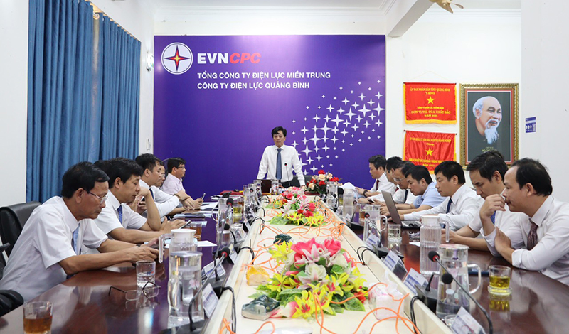 Các đại biểu dự hội nghị sơ kết giữa nhiệm kỳ