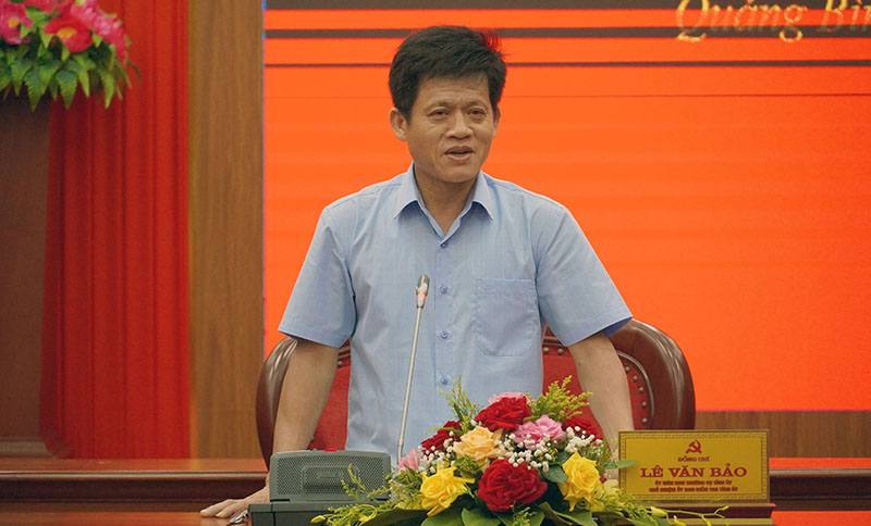Đồng chí Chủ nhiệm UBKT Tỉnh ủy Lê Văn Bảo điều hành thảo luận